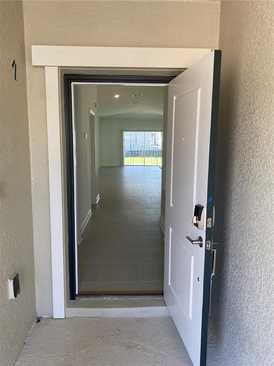 BRIDGEWALK 50S - Residential Lease