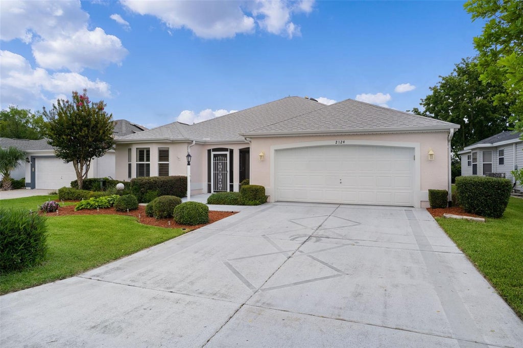 Photo of 2124 Barbosa Court, Lady Lake, FL 32159 (MLS # G5113443)