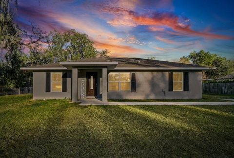 Photo of 37402 Chicago Avenue, Umatilla, FL 32784 (MLS # G5108796)