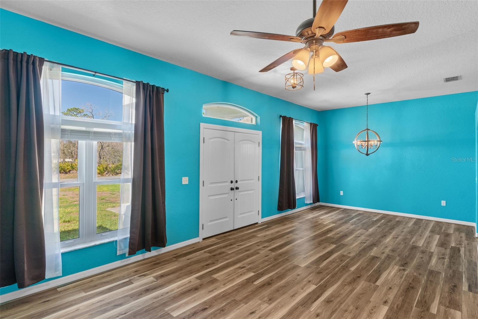 ROYAL HIGHLANDS - Residential