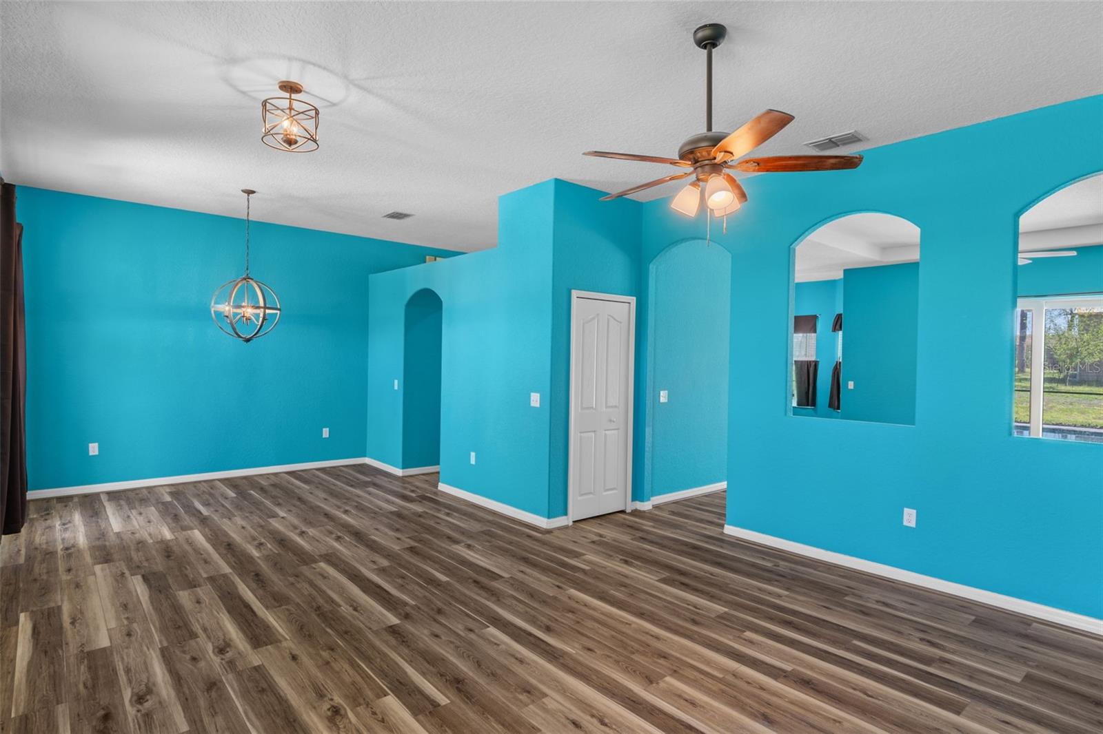 ROYAL HIGHLANDS - Residential