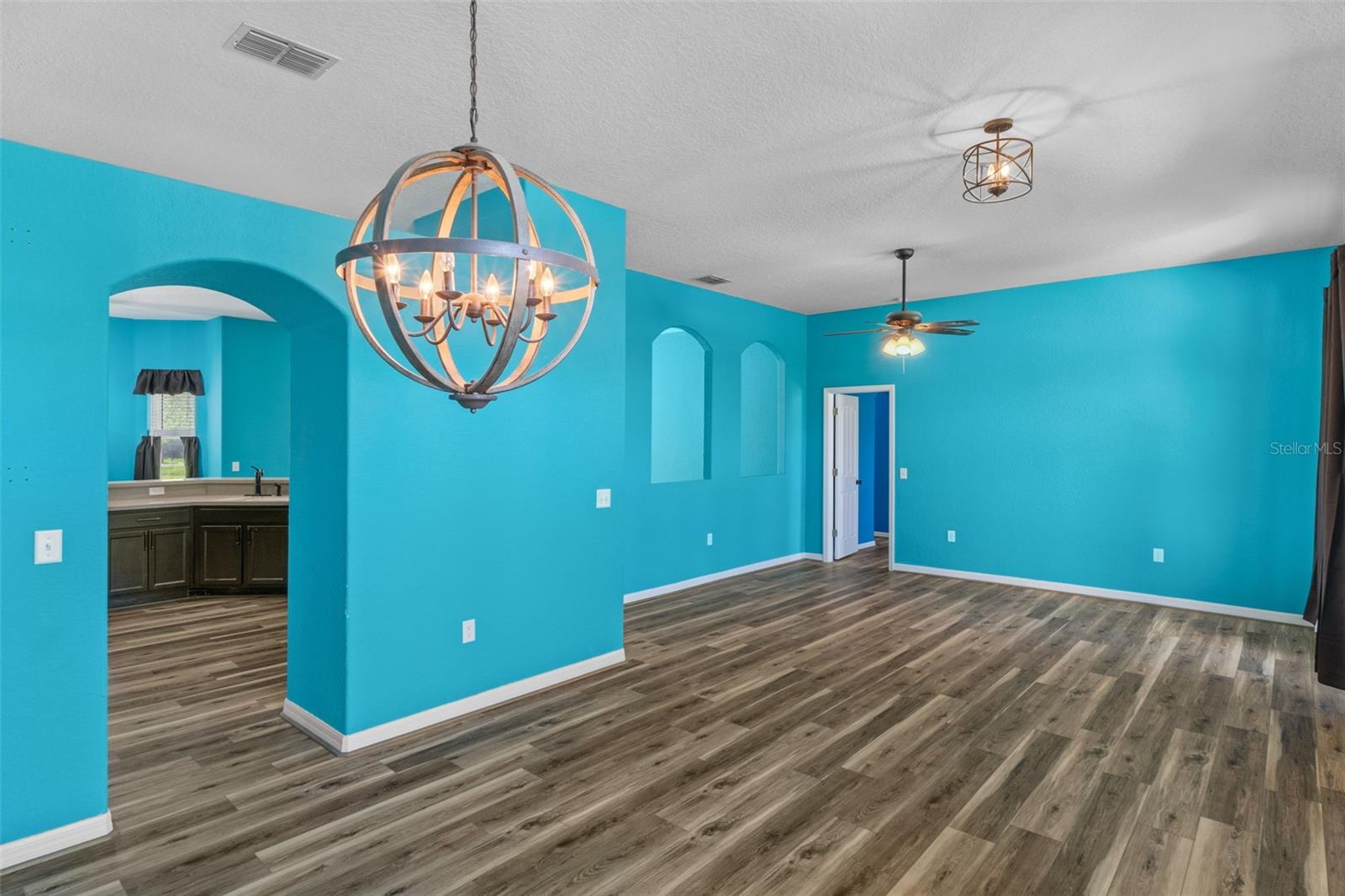 ROYAL HIGHLANDS - Residential