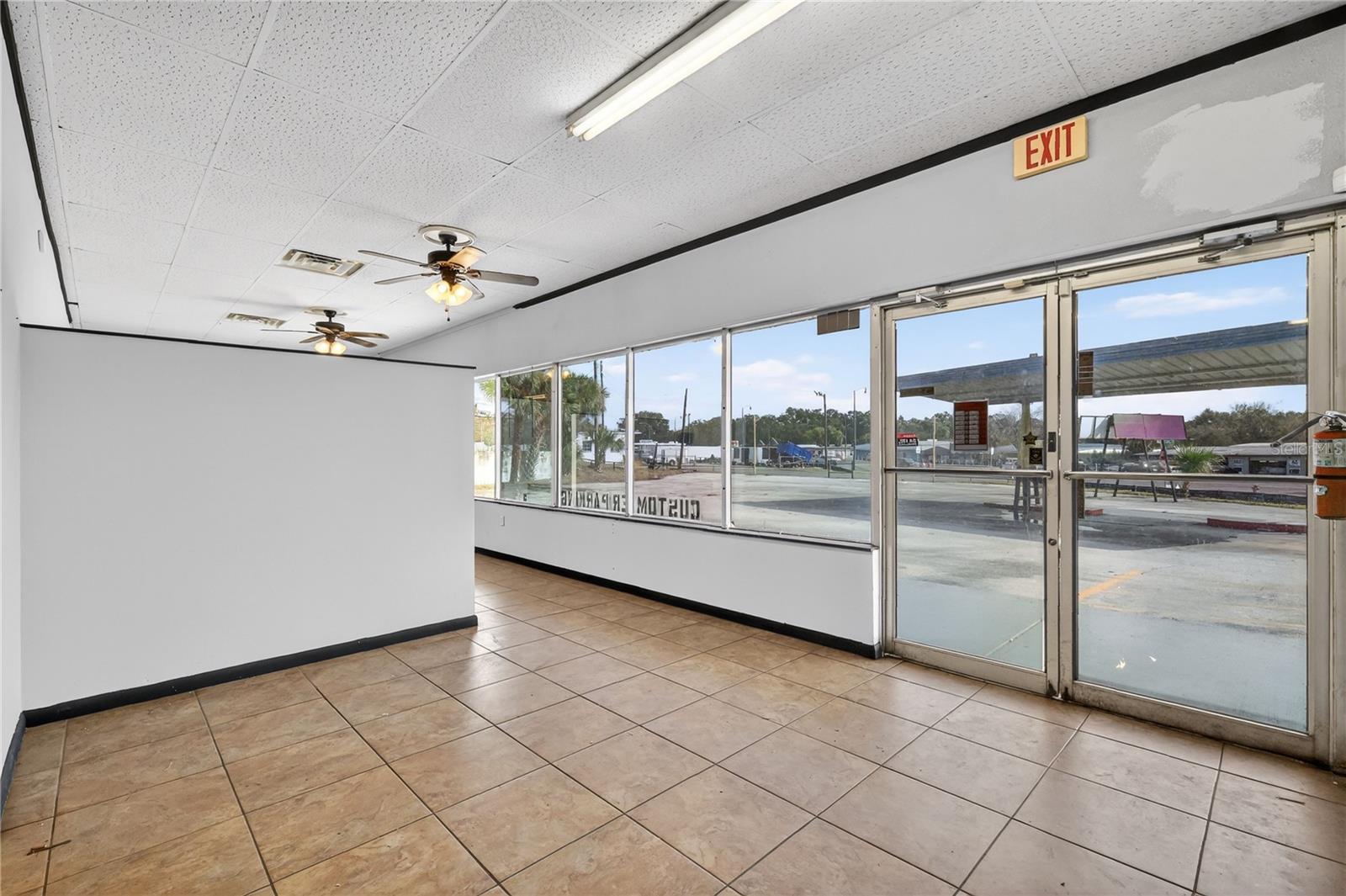 LEESBURG LAKE GRIFFIN PARK - Commercial Sale