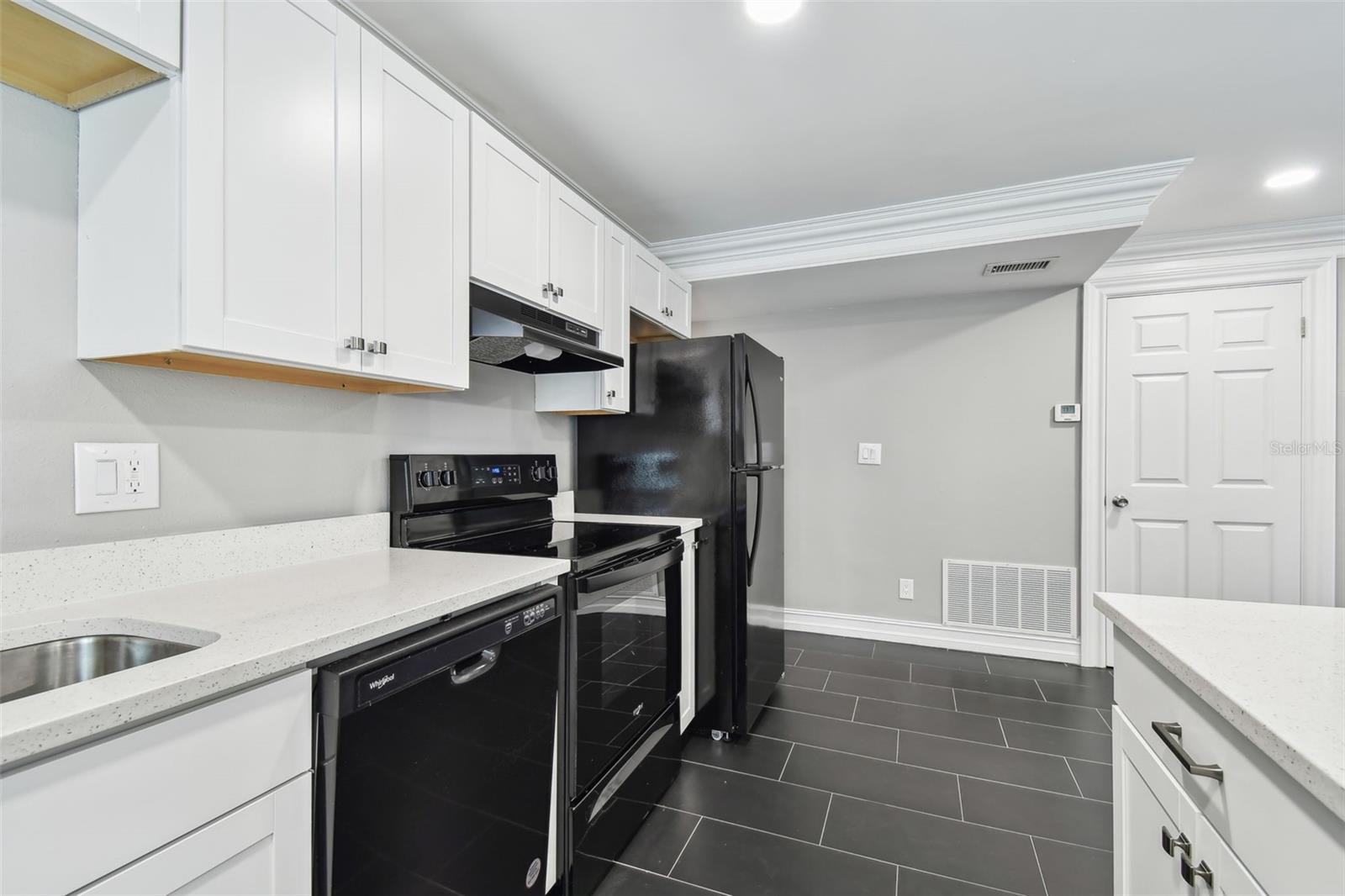 HARBOR BLUFFS SEC 1 - Residential Lease