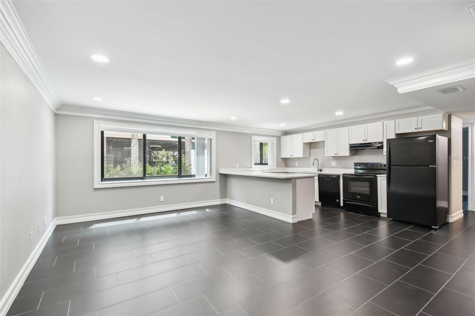 HARBOR BLUFFS SEC 1 - Residential Lease