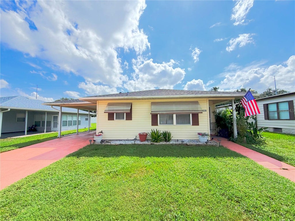 Photo of 1420 Colonnades Circle S, Lakeland, FL 33811 (MLS # W7890260)