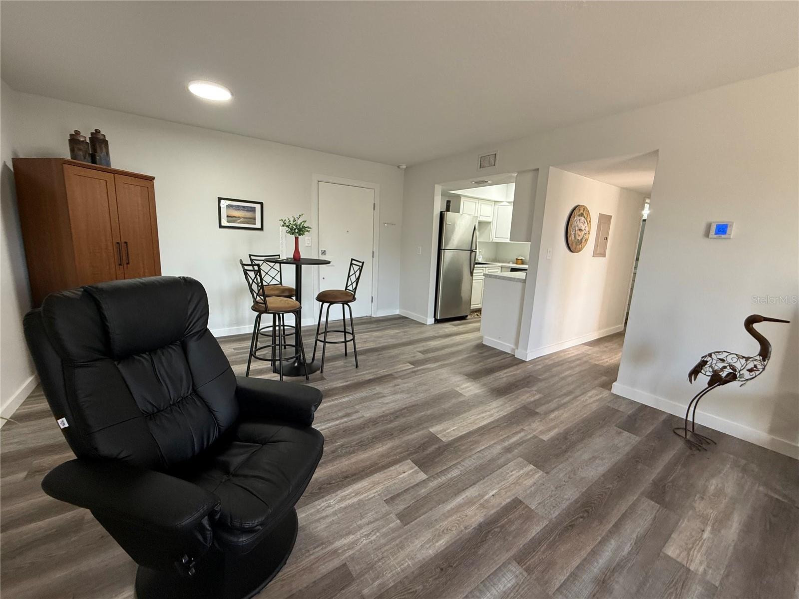 TOWN & COUNTRY MANOR - Residential