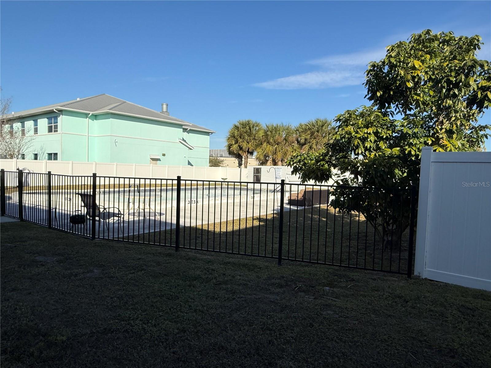 TOWN & COUNTRY MANOR - Residential