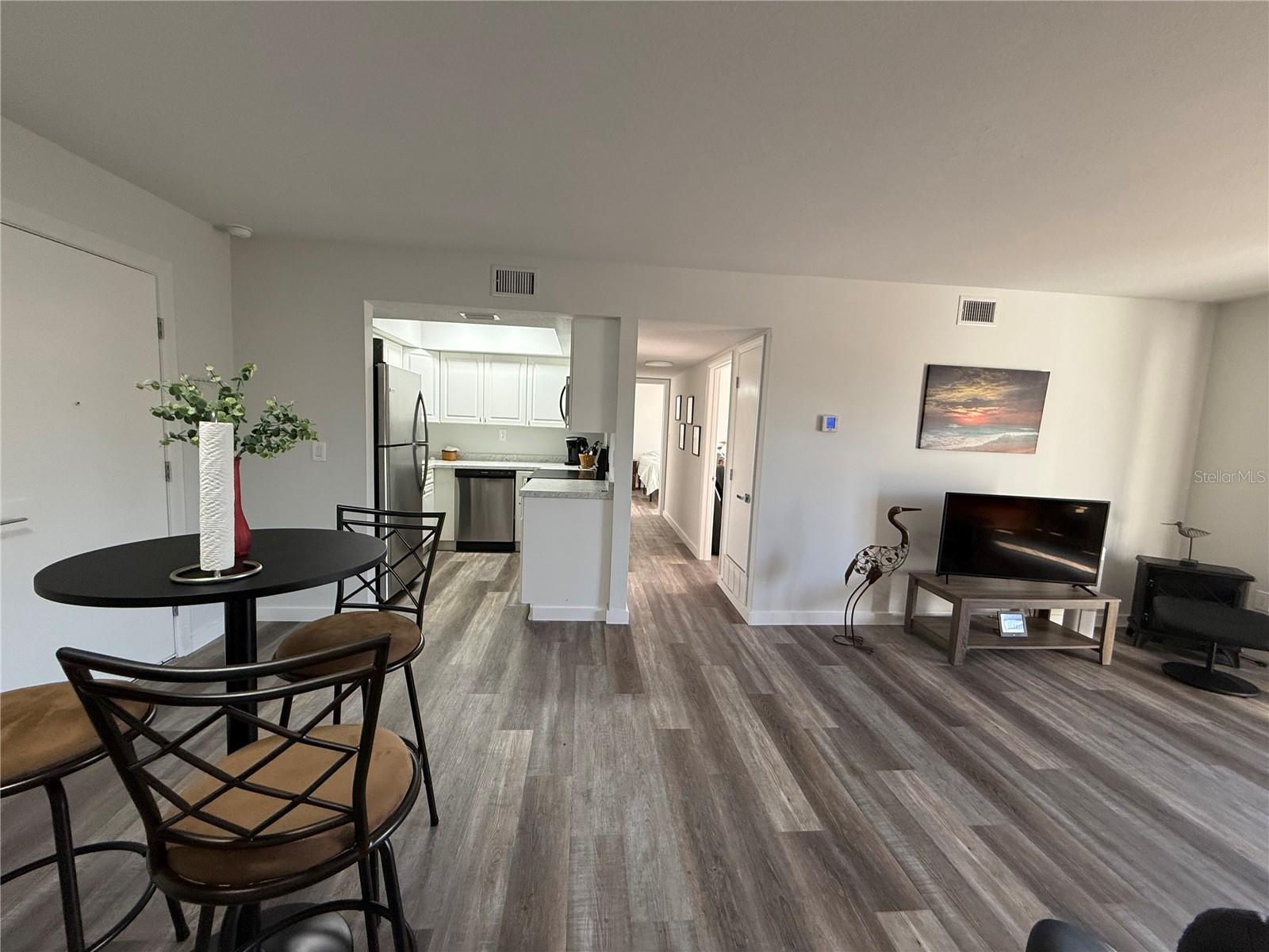 TOWN & COUNTRY MANOR - Residential