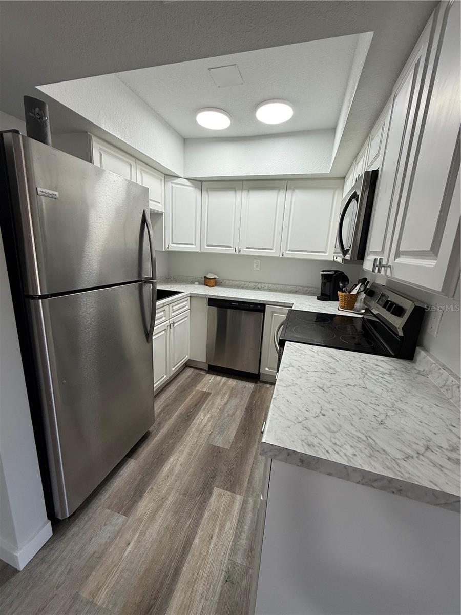 TOWN & COUNTRY MANOR - Residential