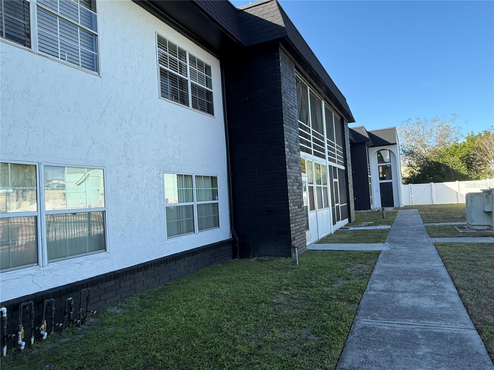 TOWN & COUNTRY MANOR - Residential