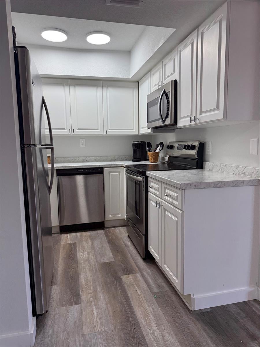 TOWN & COUNTRY MANOR - Residential