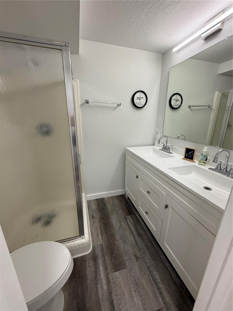 TOWN & COUNTRY MANOR - Residential