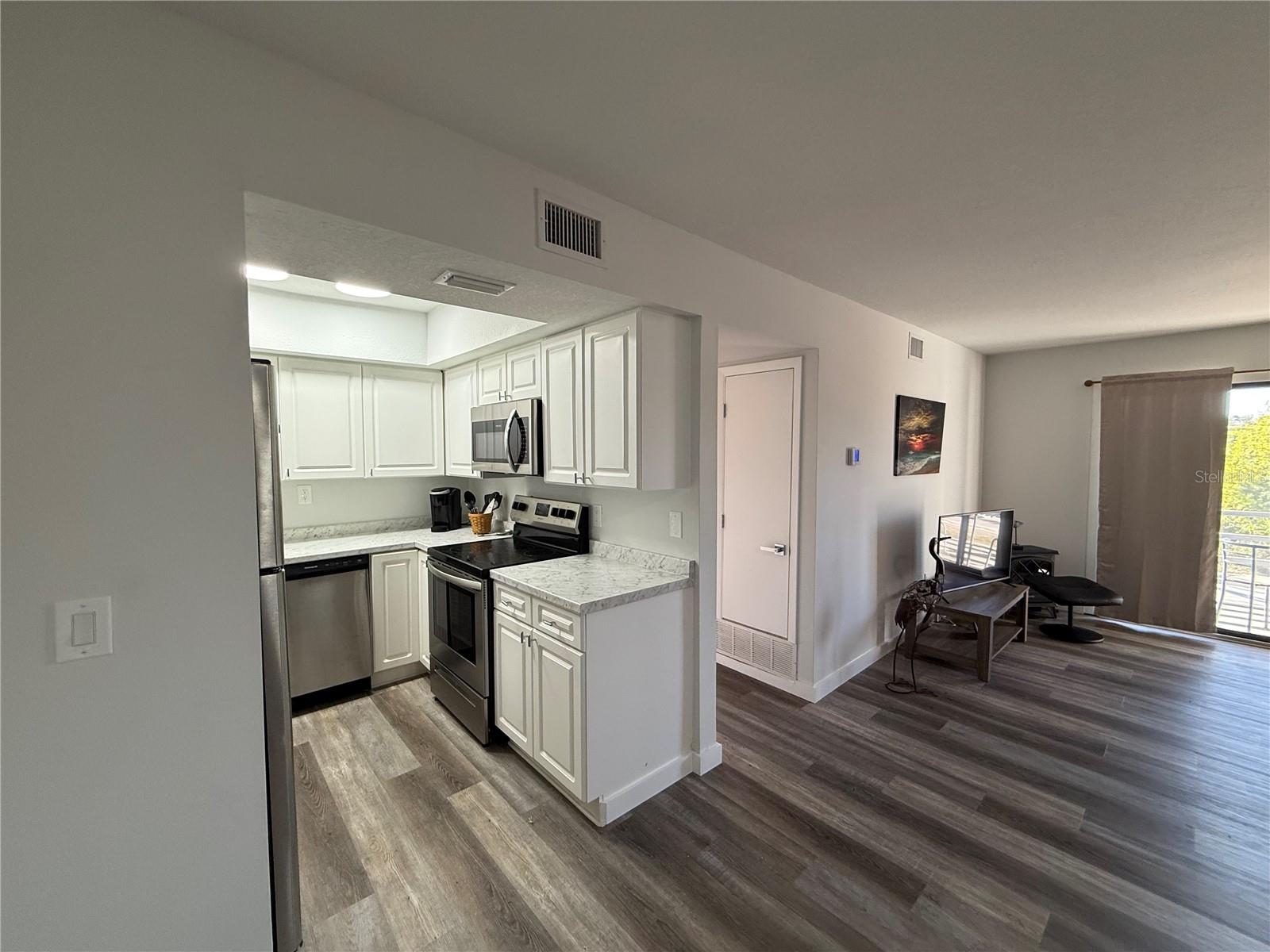 TOWN & COUNTRY MANOR - Residential