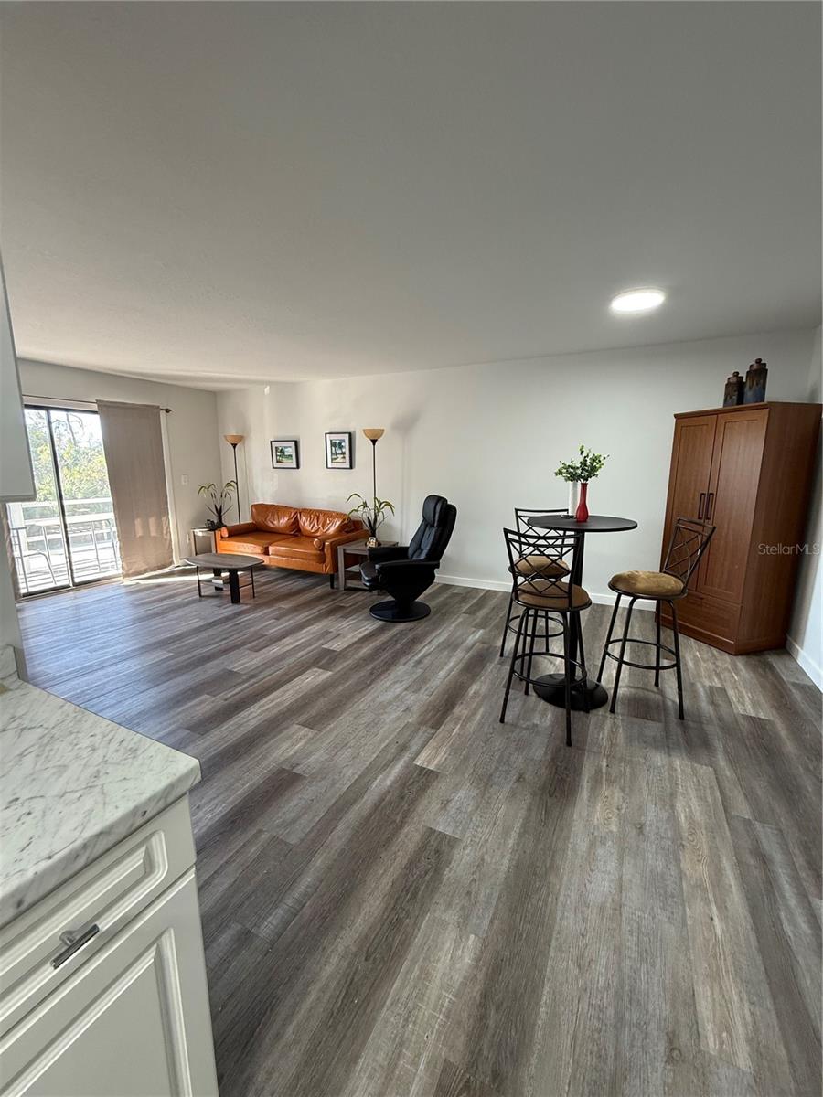 TOWN & COUNTRY MANOR - Residential