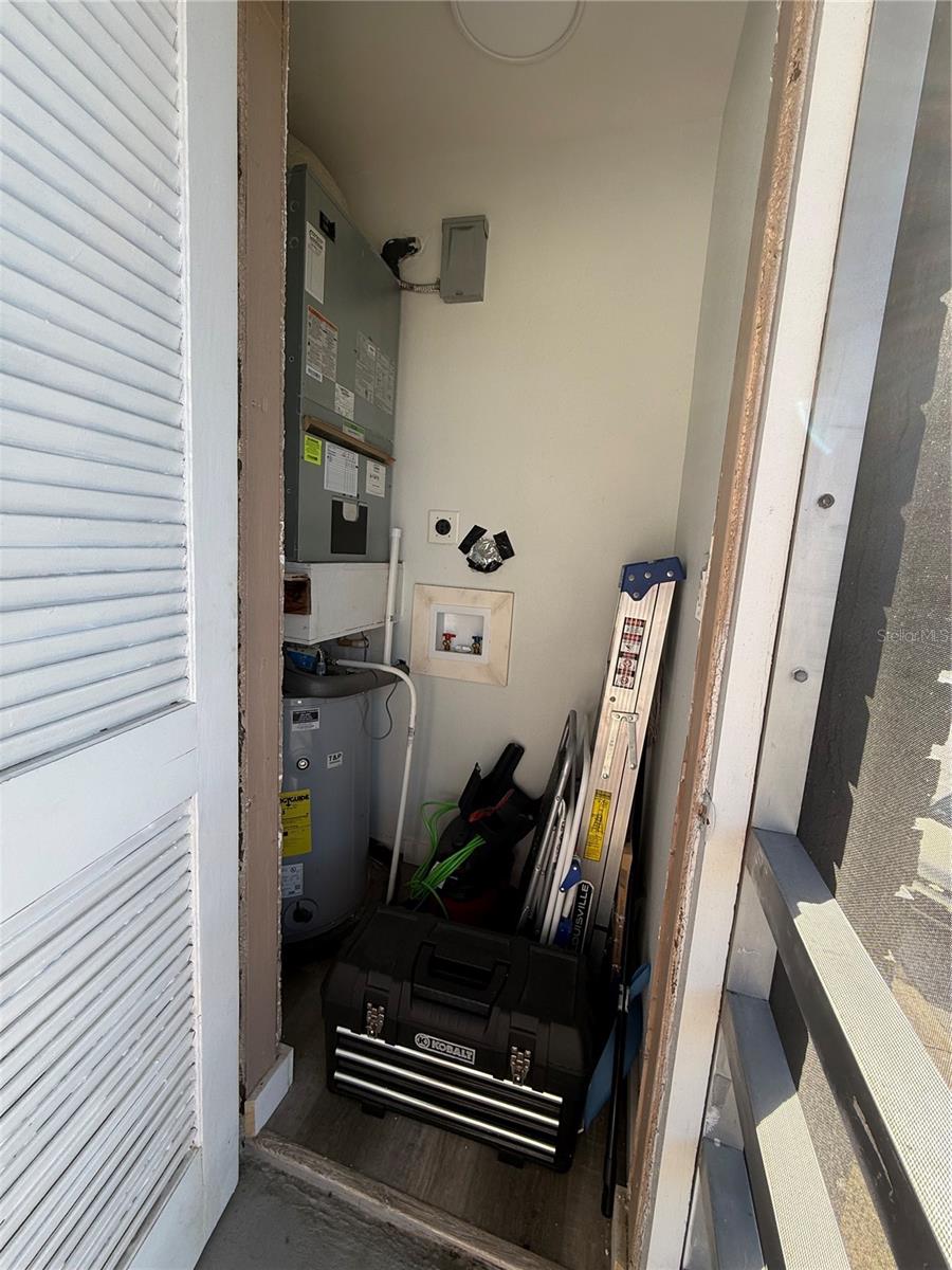 TOWN & COUNTRY MANOR - Residential