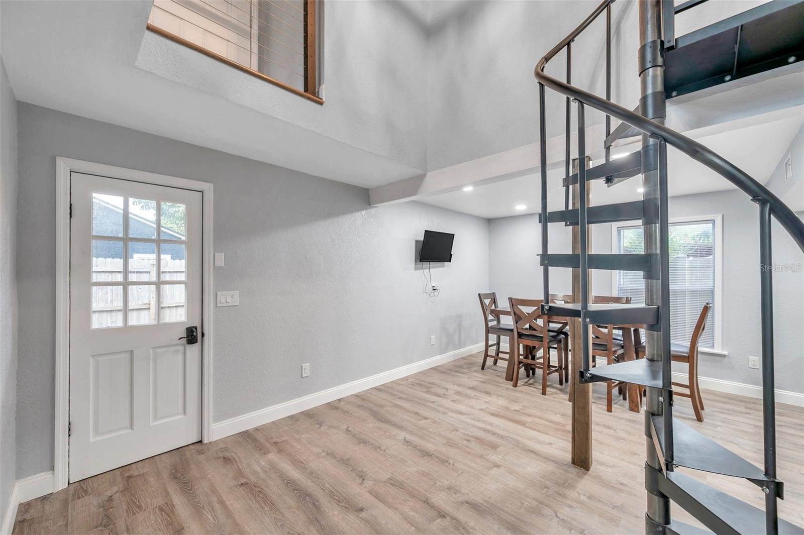 PINECREST PARK - Residential Income