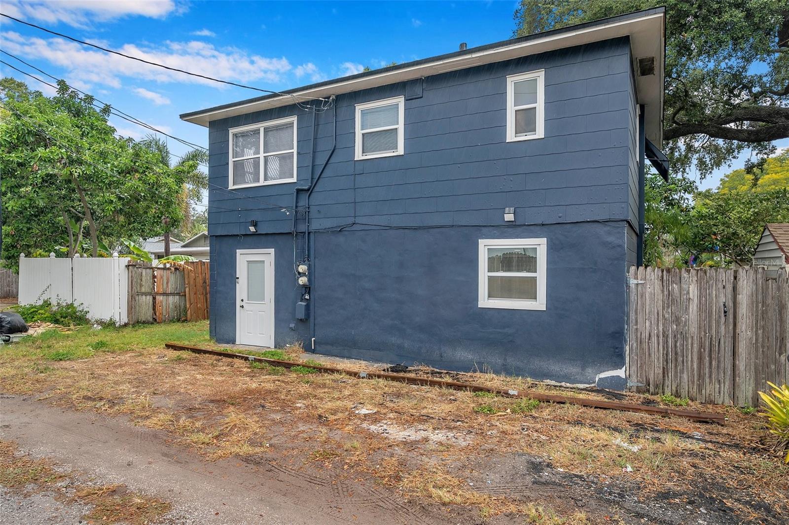 PINECREST PARK - Residential Income