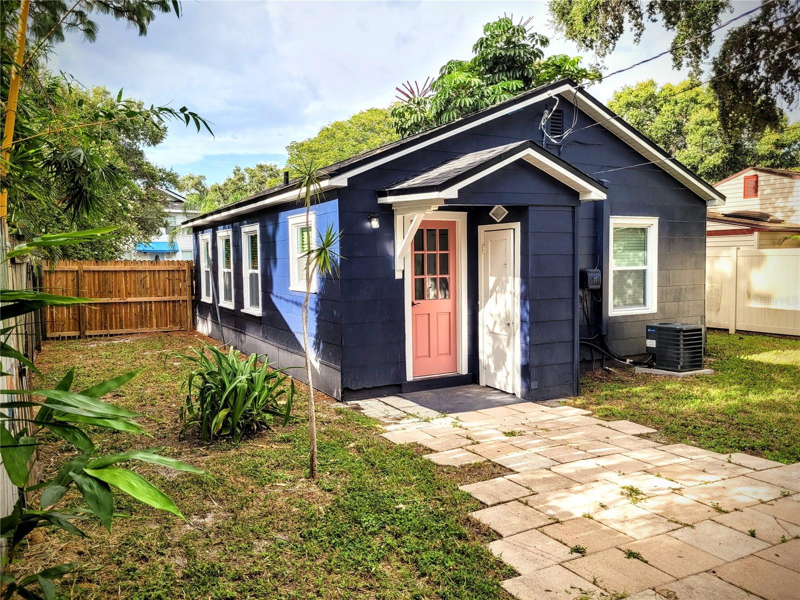 PINECREST PARK - Residential Income