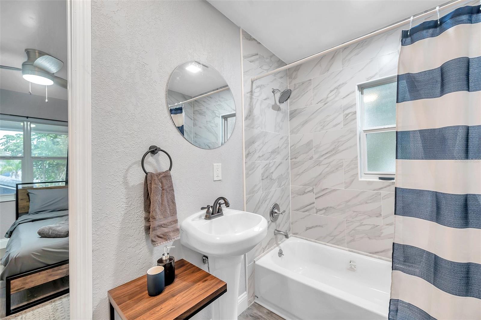 PINECREST PARK - Residential Income