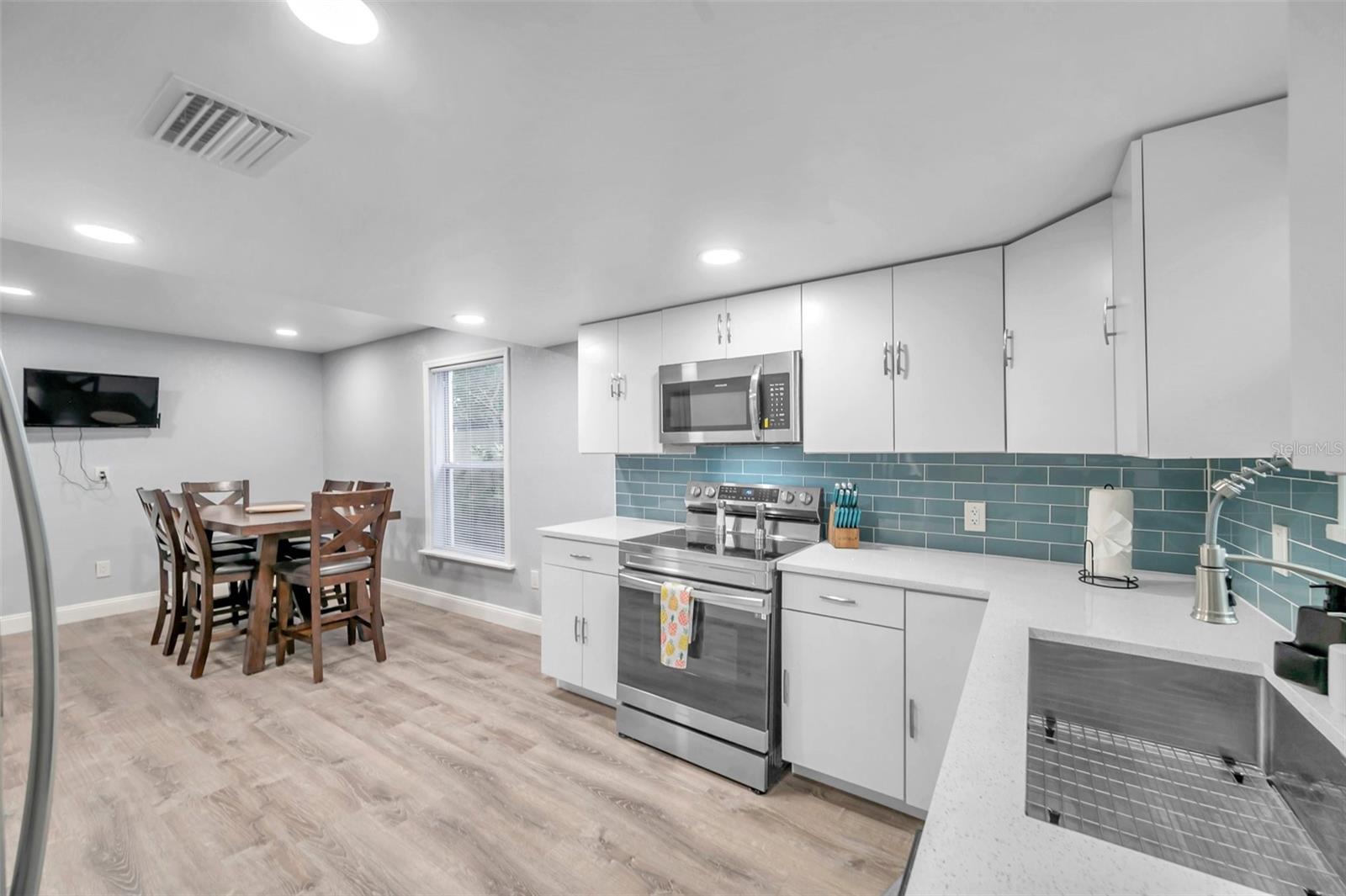 PINECREST PARK - Residential Income