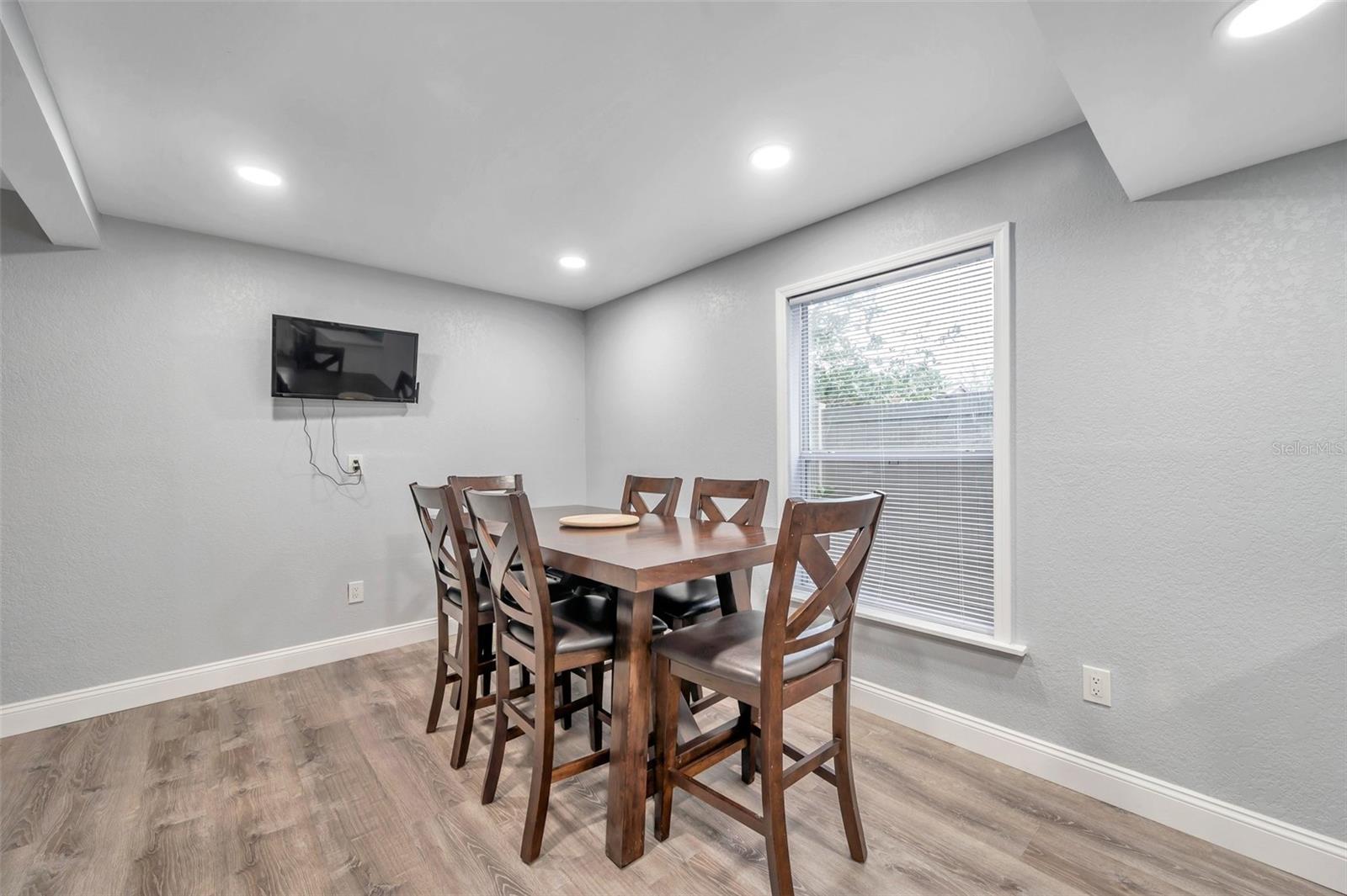 PINECREST PARK - Residential Income