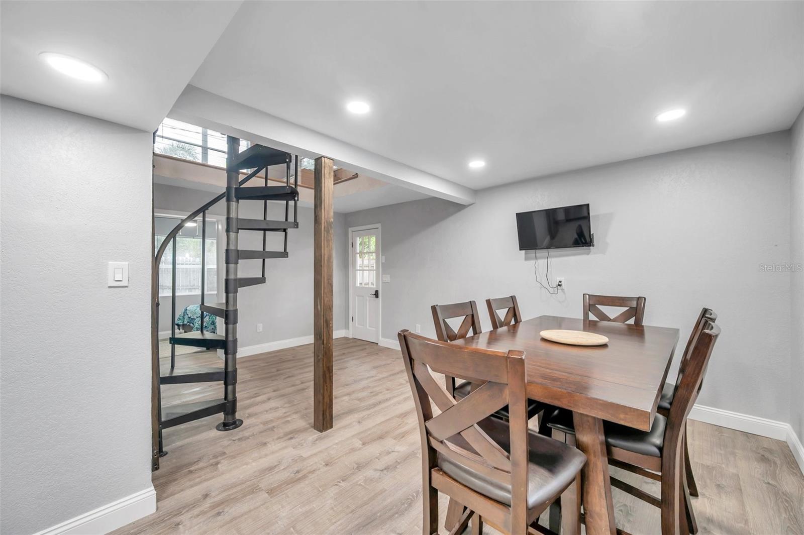 PINECREST PARK - Residential Income