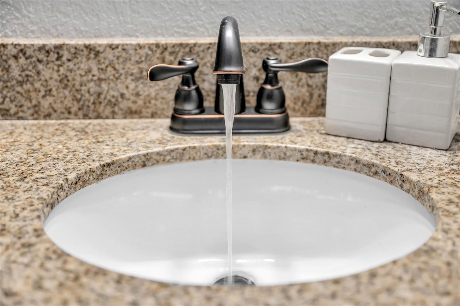 PINECREST PARK - Residential Income