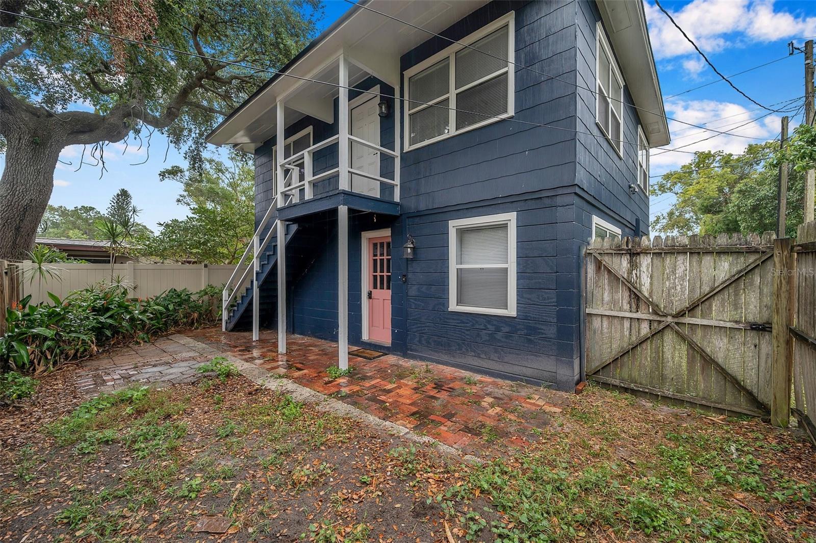 PINECREST PARK - Residential Income