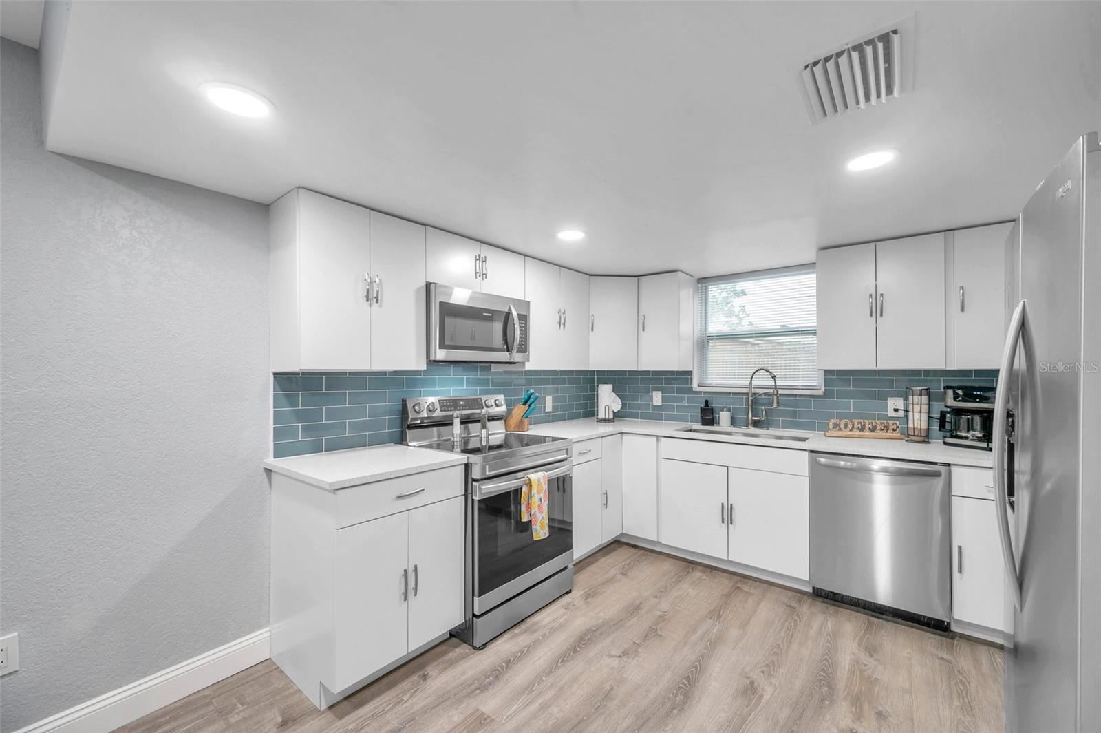 PINECREST PARK - Residential Income