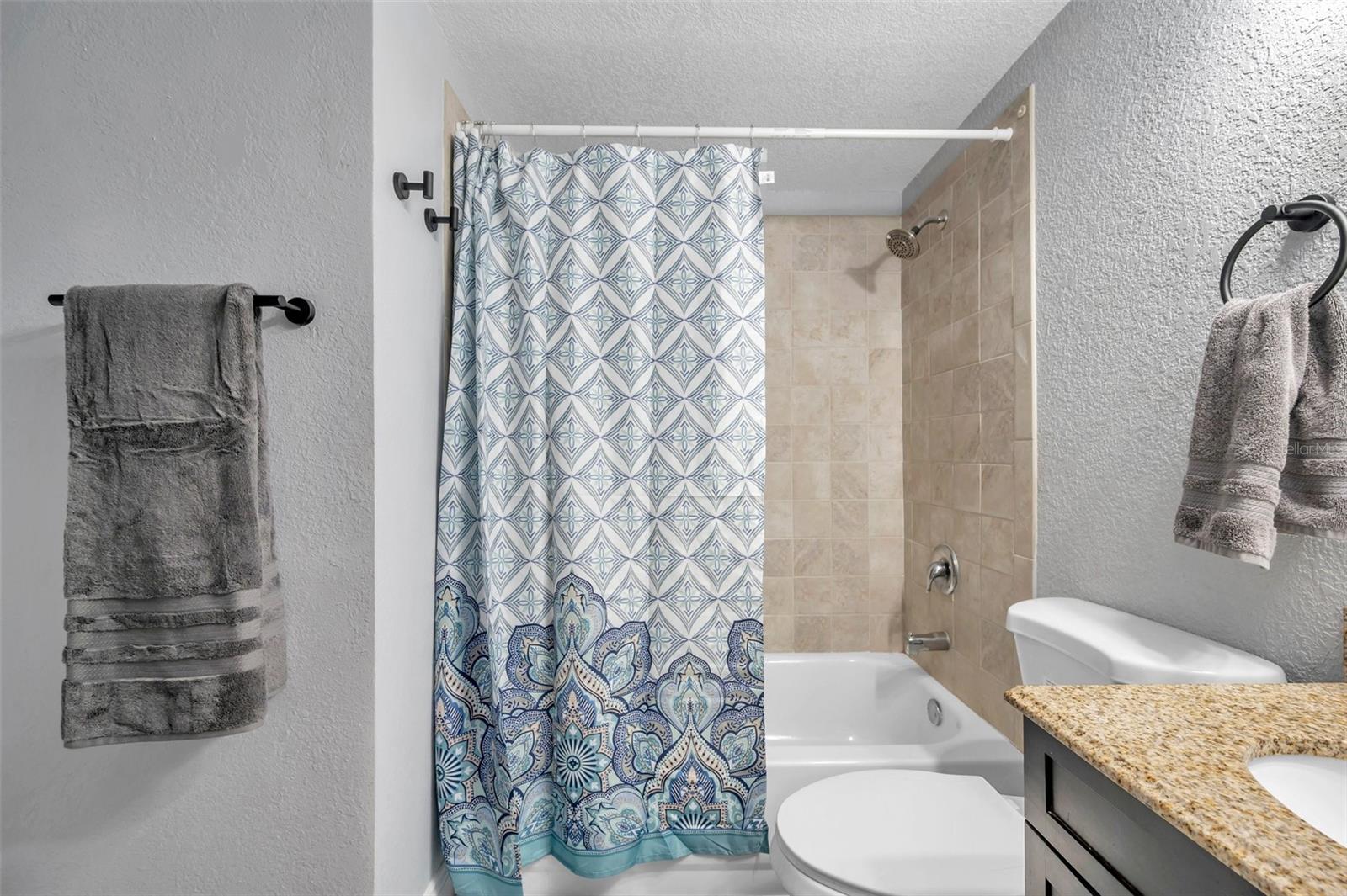 PINECREST PARK - Residential Income