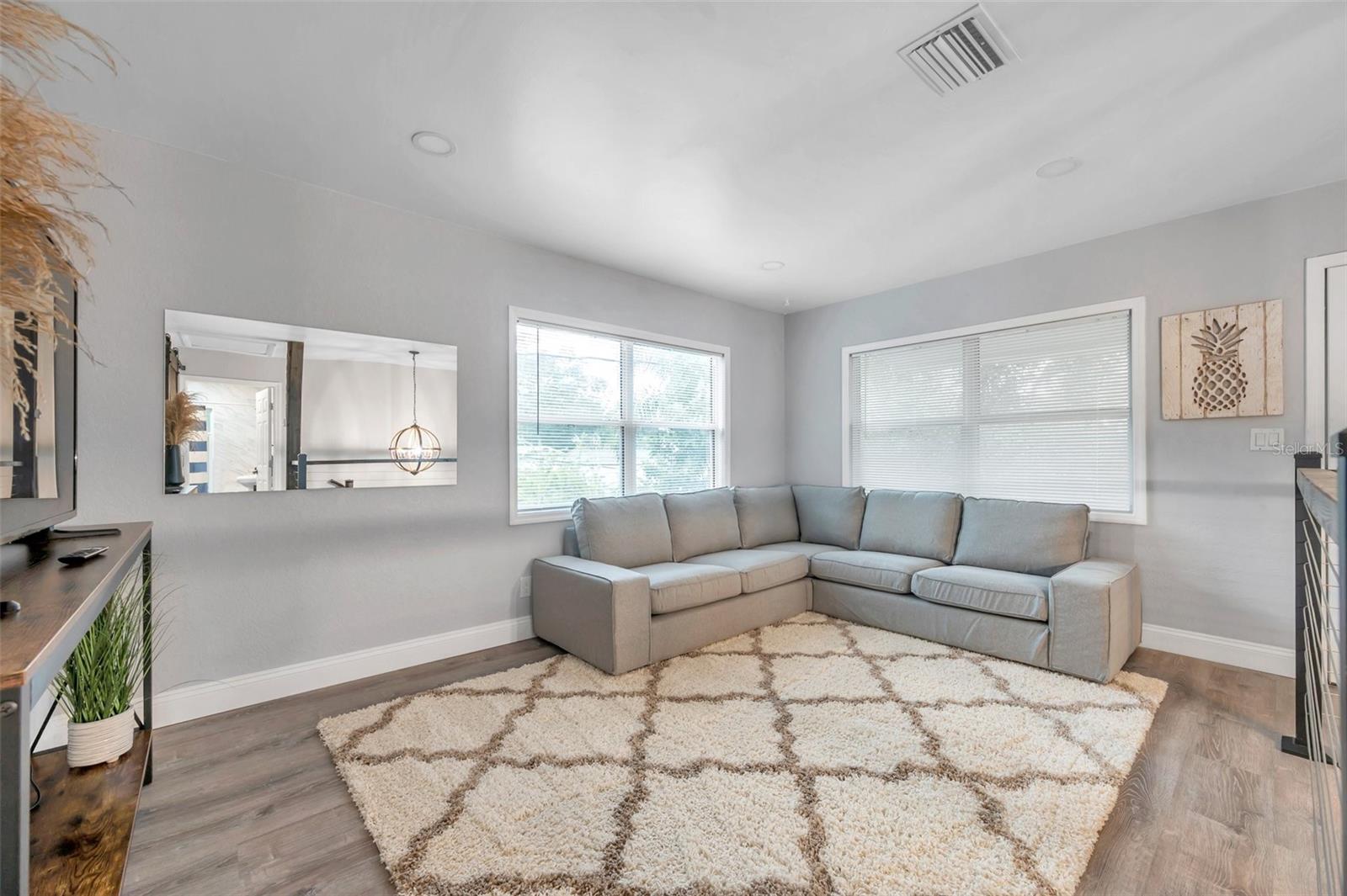 PINECREST PARK - Residential Income