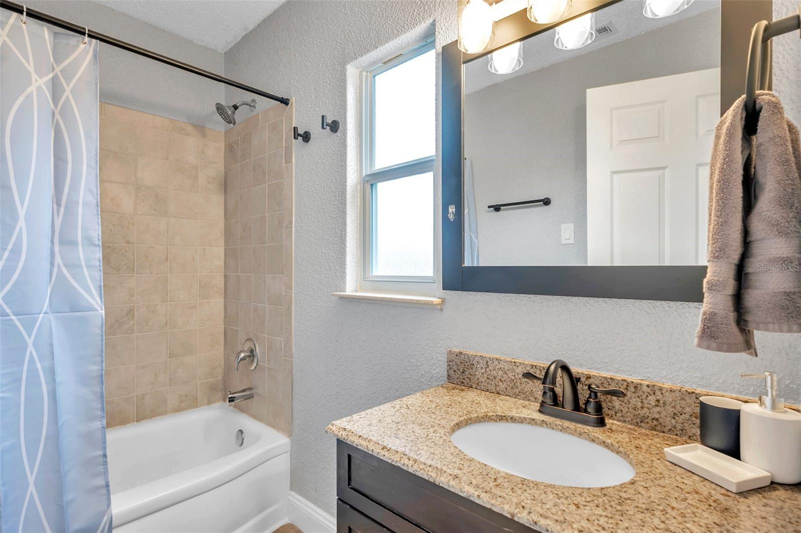 PINECREST PARK - Residential Income