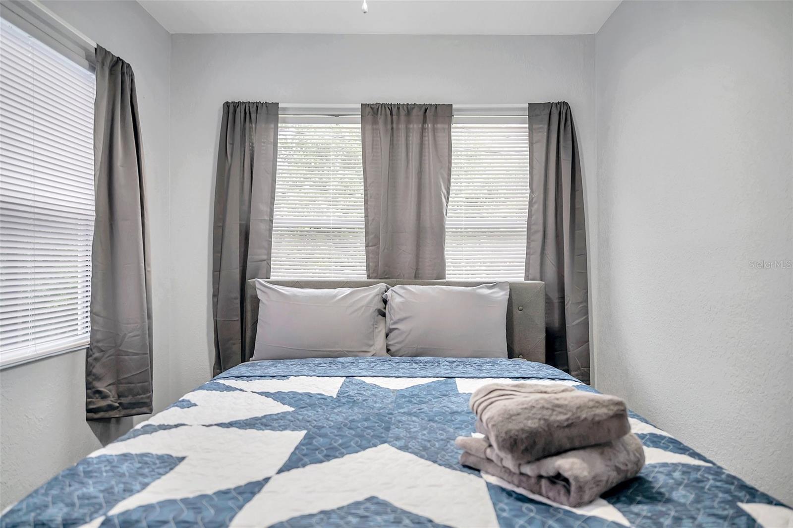 PINECREST PARK - Residential Income