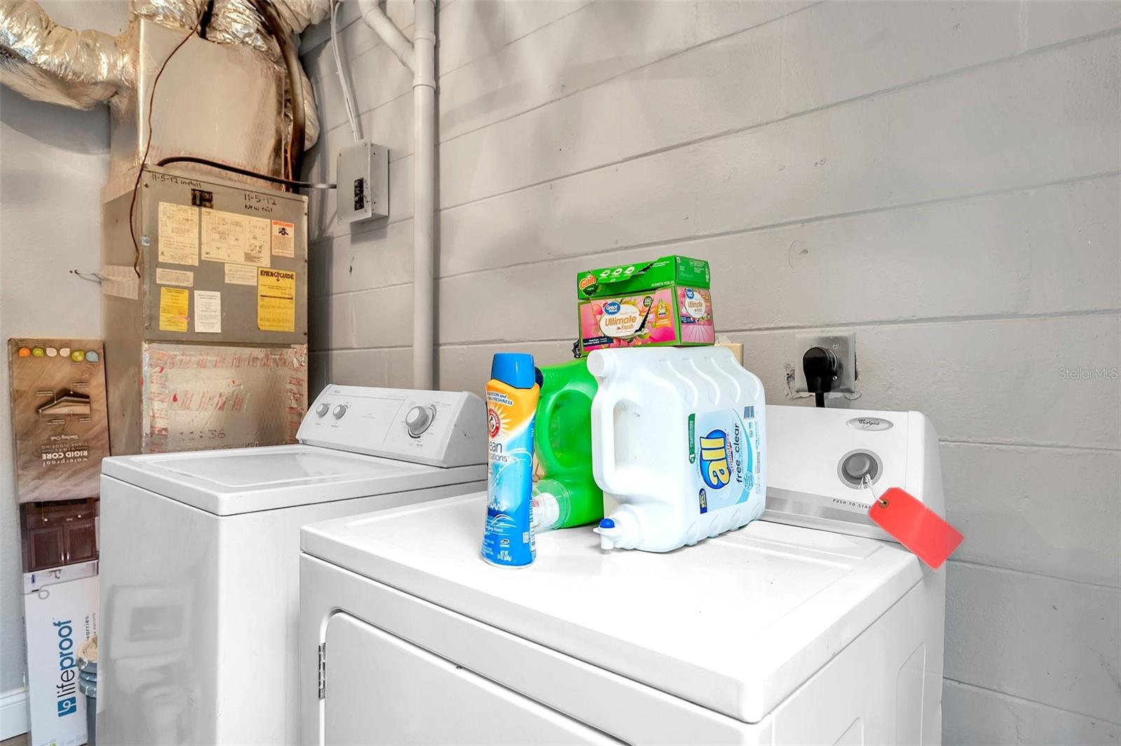 PINECREST PARK - Residential Income