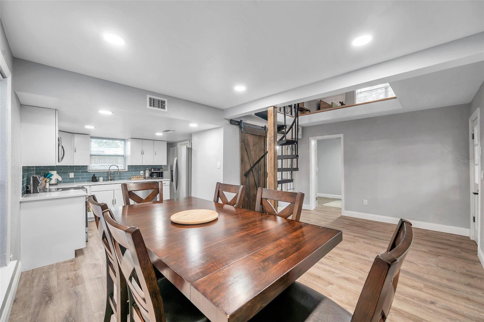 PINECREST PARK - Residential Income