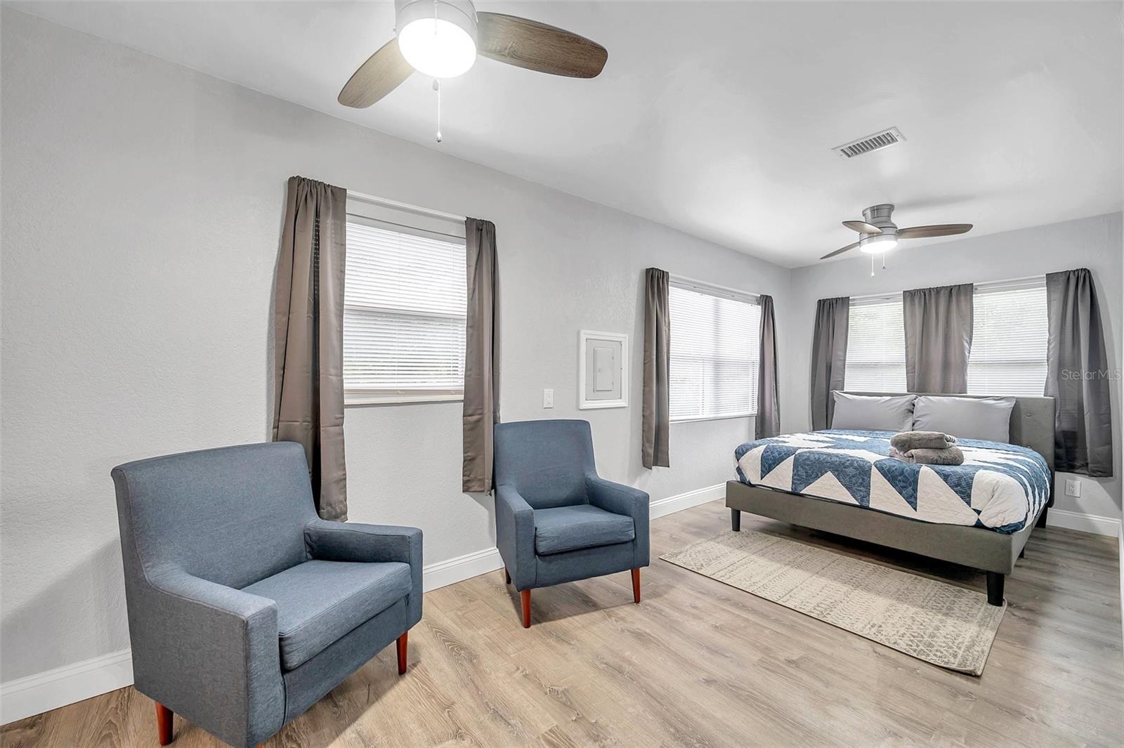 PINECREST PARK - Residential Income