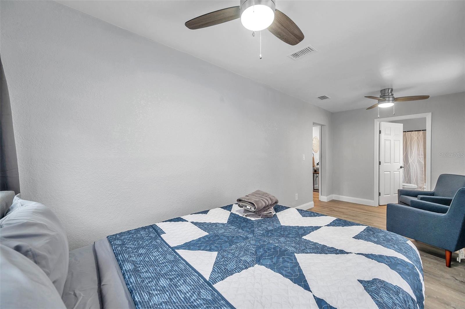 PINECREST PARK - Residential Income