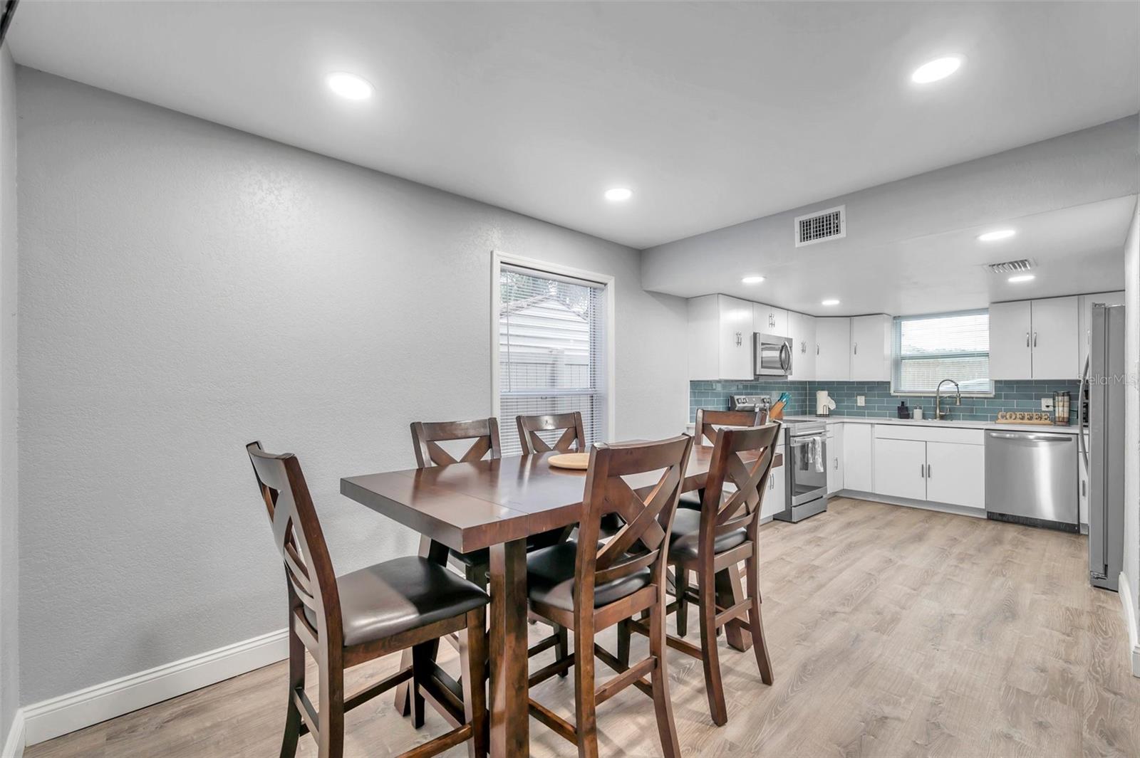 PINECREST PARK - Residential Income