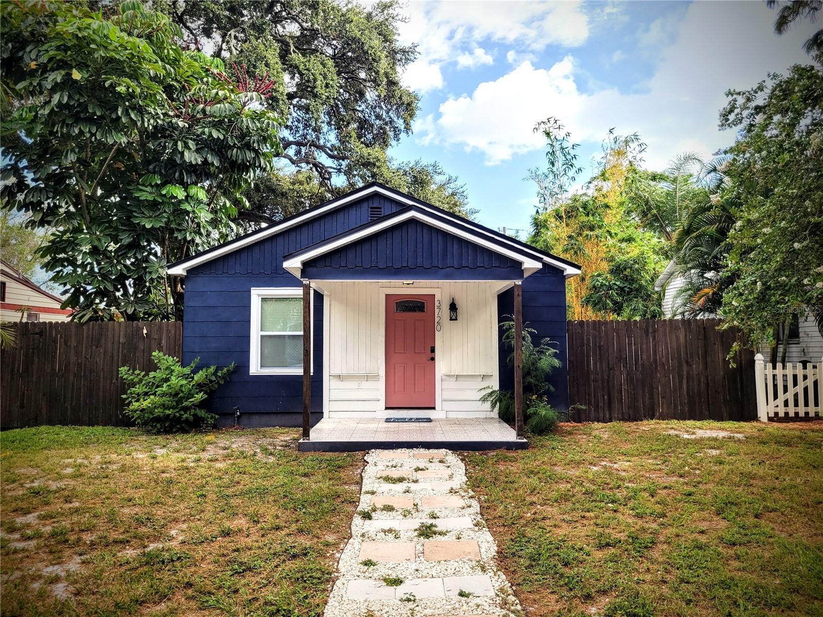 PINECREST PARK - Residential Income