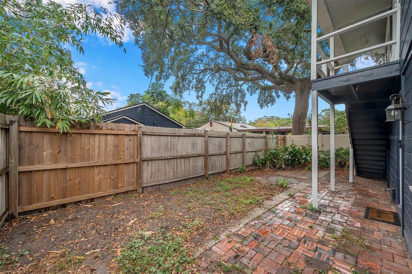 PINECREST PARK - Residential Income