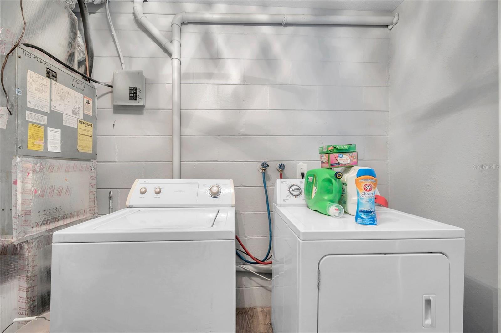 PINECREST PARK - Residential Income