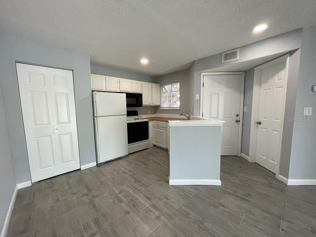 PLAZA/MILLENIUM - Residential Lease