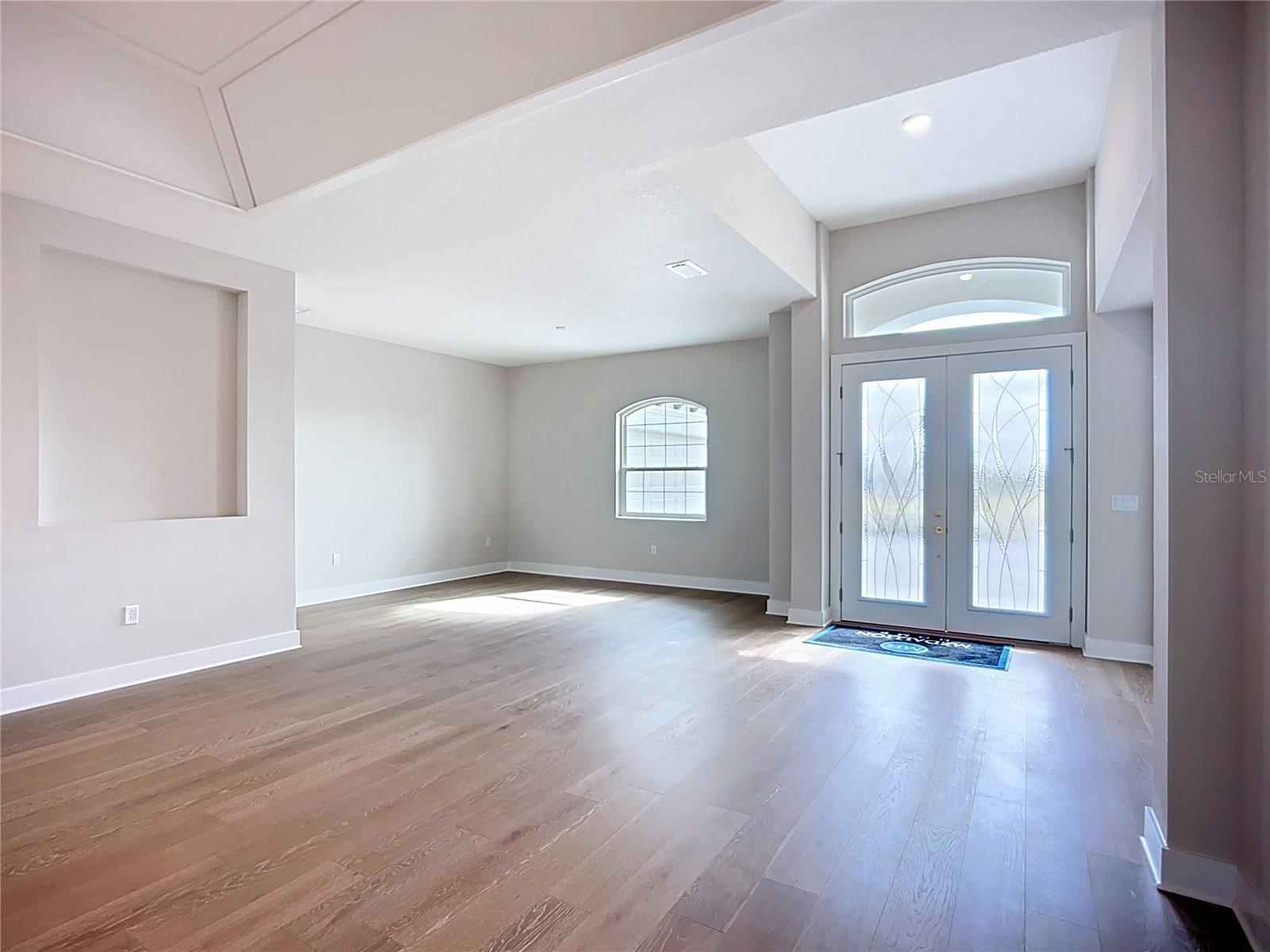 HAMPTON LAKES - Residential