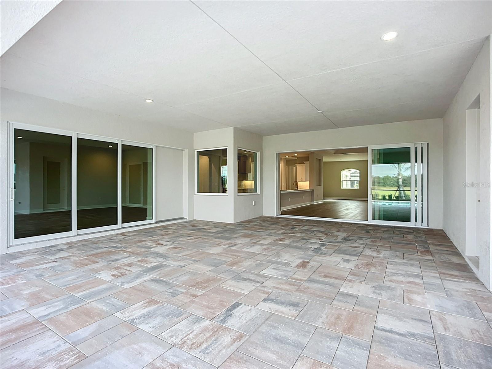 HAMPTON LAKES - Residential