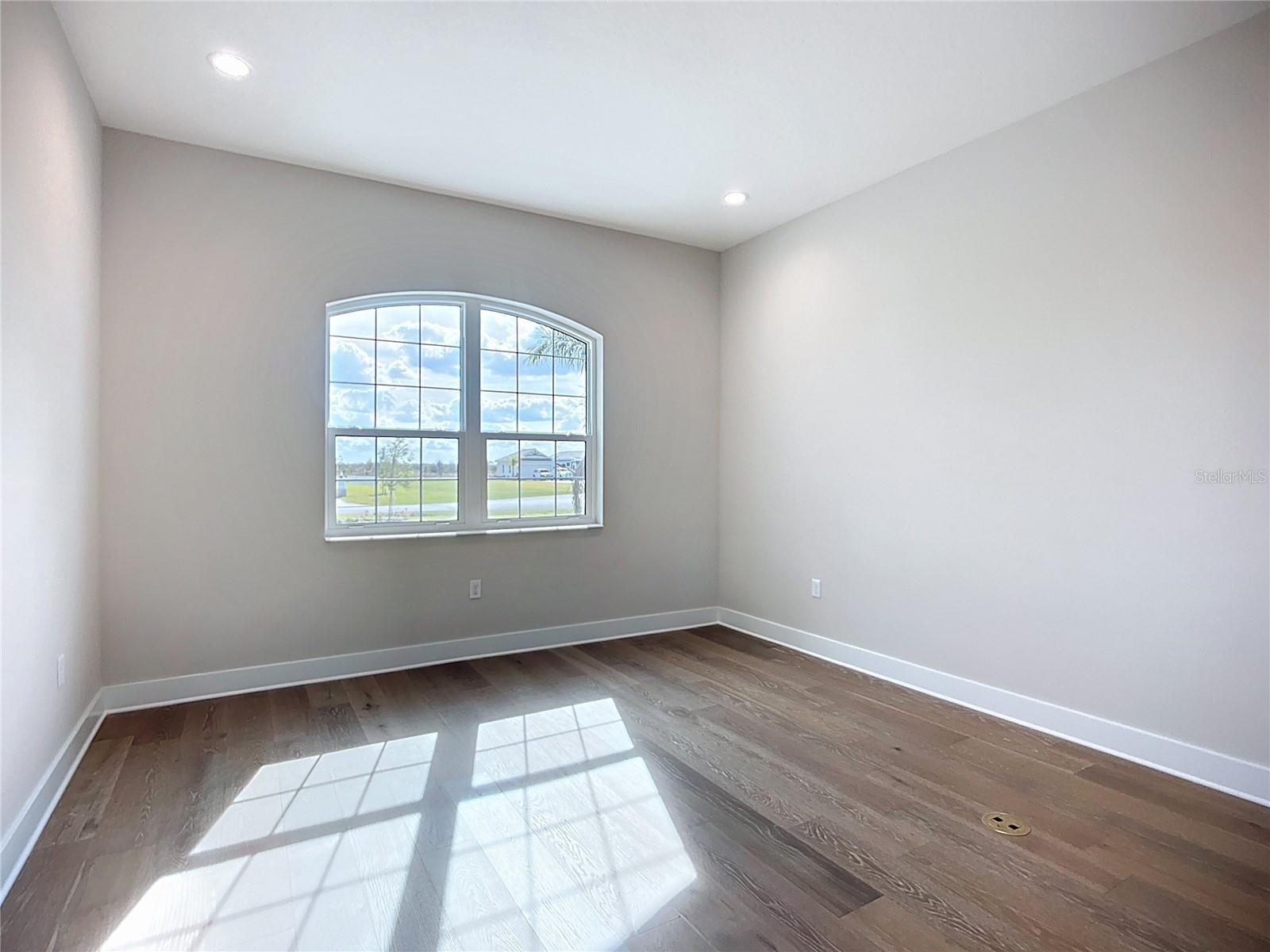 HAMPTON LAKES - Residential