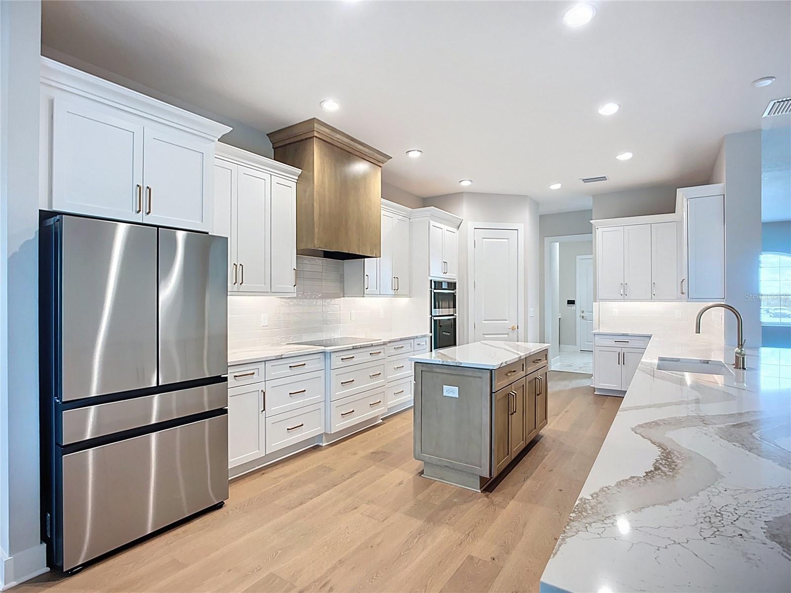 HAMPTON LAKES - Residential