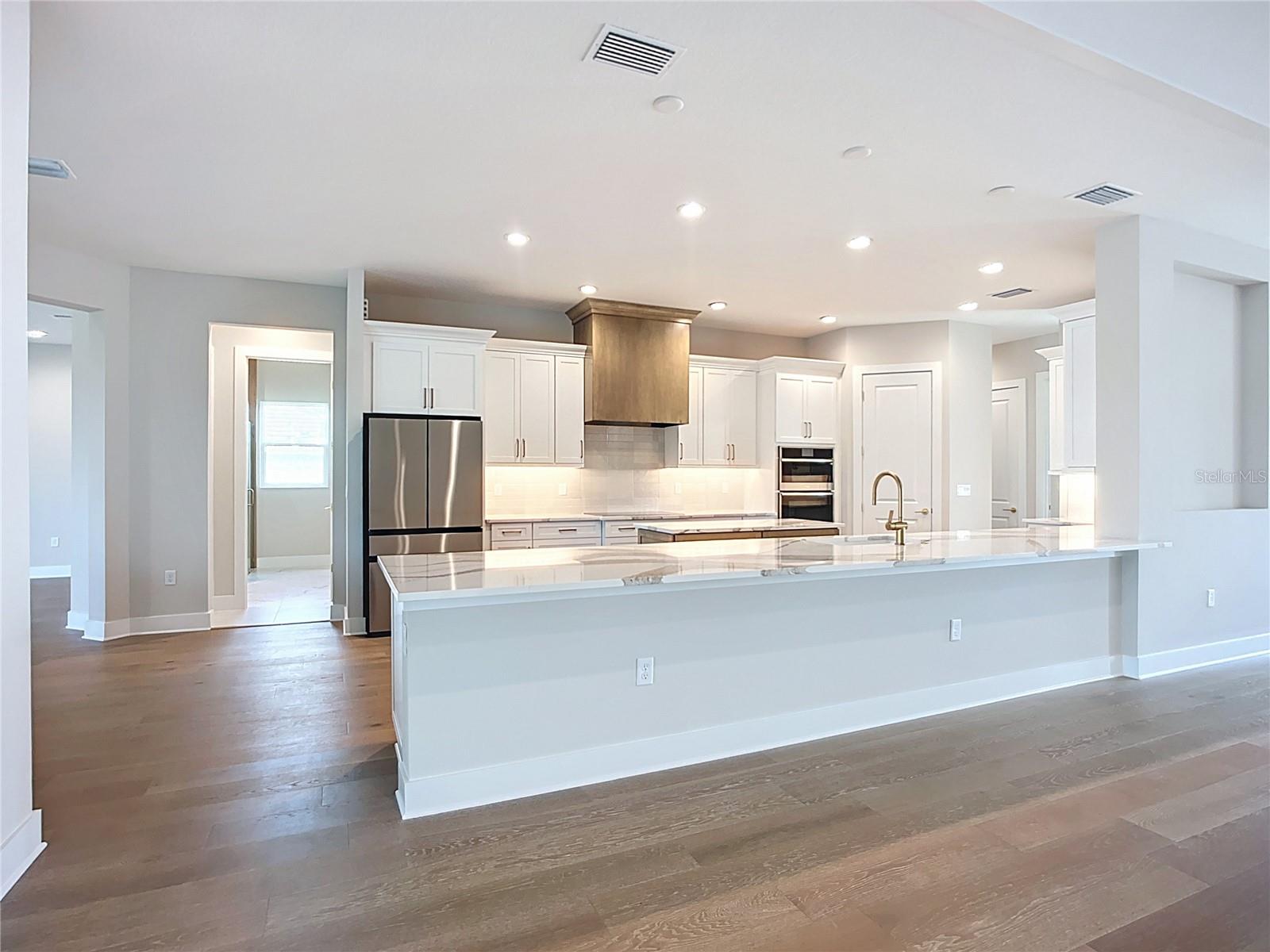 HAMPTON LAKES - Residential