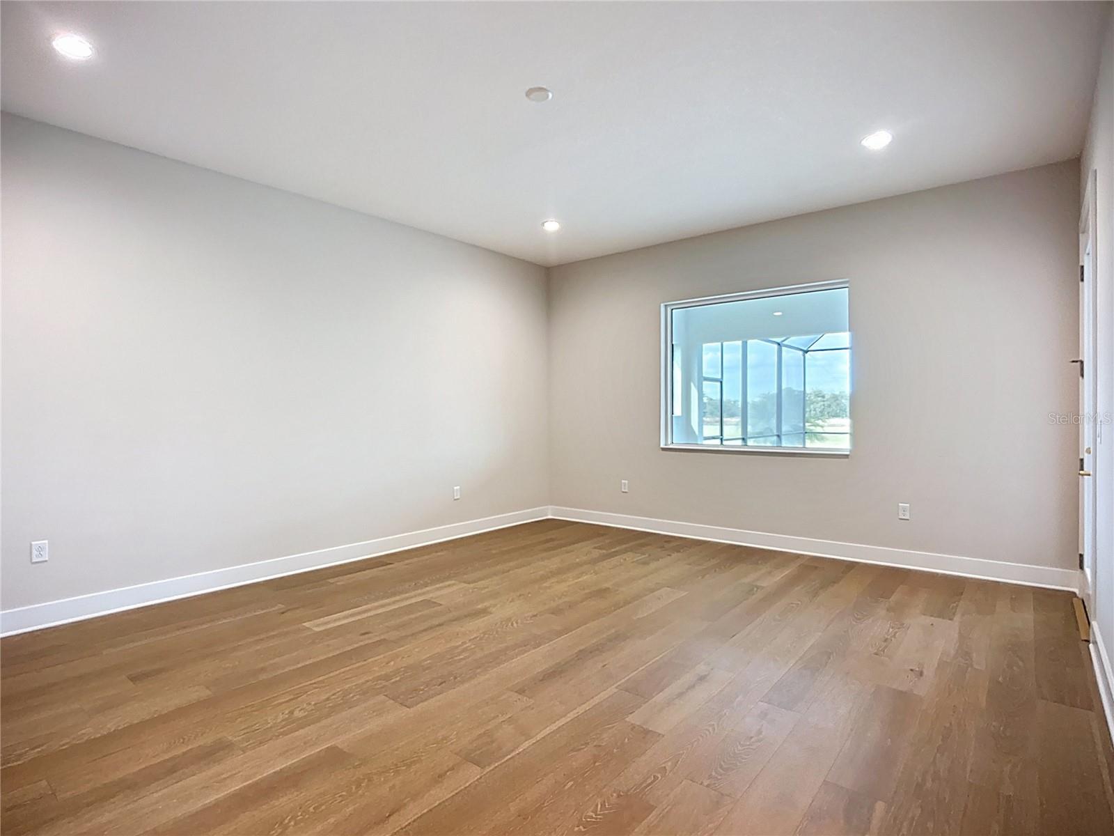 HAMPTON LAKES - Residential