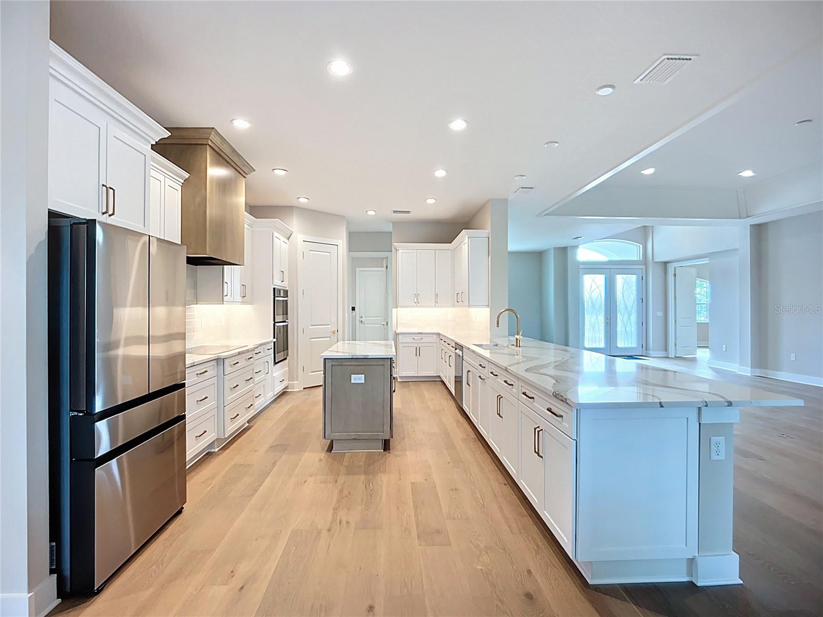 HAMPTON LAKES - Residential